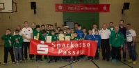 Gemeinsames Foto der Untergriesbach mit den ungarischen Gästen und dem Hauptsponsor, der Sparkasse Passau 